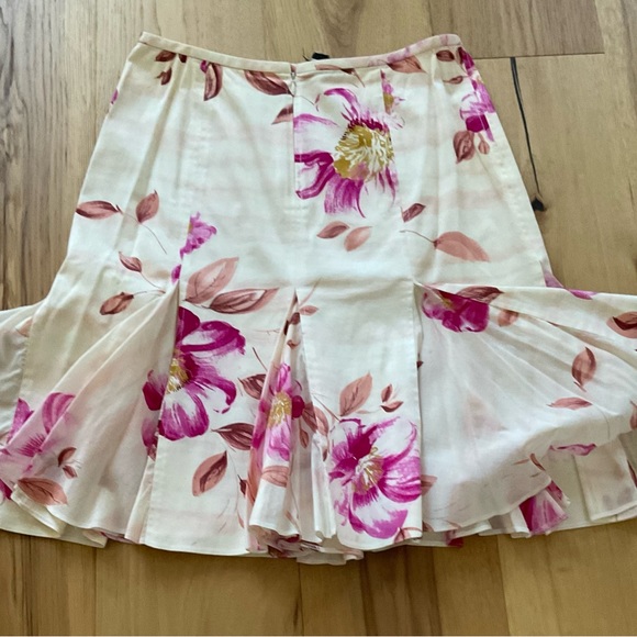 Jon Pink and Creme Floral Skirt, Size 6 - Picture 4 of 6